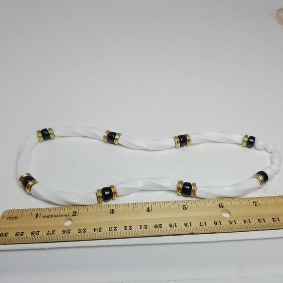 Vintage Chunky White and Black Beaded Collar Necklace, Retro 80s Syle Design - Picture 3 of 4